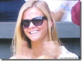 brooklyn decker 1 - watching andy roddick - wimbledon 2009
