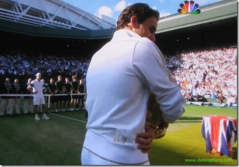 wimbledon 2009 - federer's 15-slam designer cardigan - roddick at the net in the background