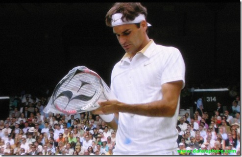 wimbledon 2009 - federer's customized cellophane tennis racket bags